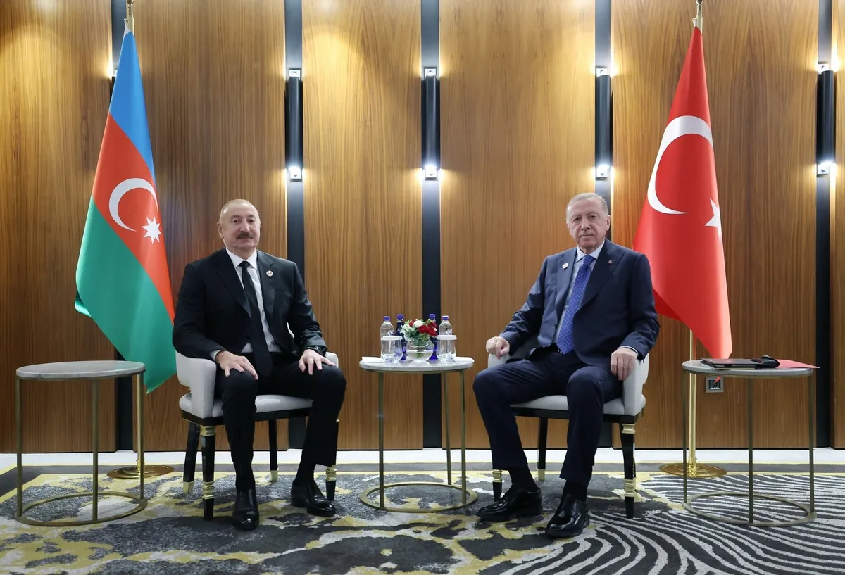 ALİYEV'LE BİR ARAYA GELDİ-1