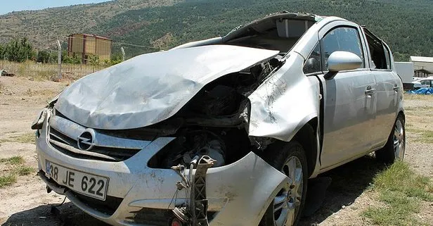 Afyon Da Feci Kaza Otomobil Sarampole Uctu Takvim