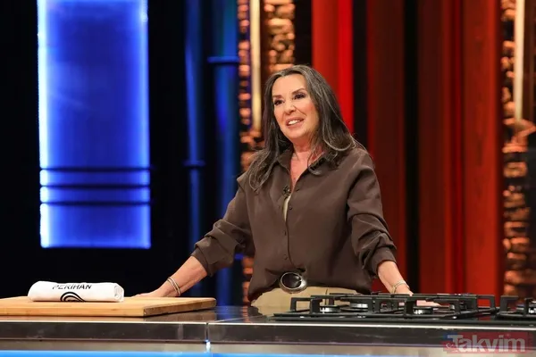 Anne-Oğulun Performansı Kısa Sürede Gündem Olurken, Savaş'ın İbrahim Tatlıses İle Birlikteliğinden Dünyaya Gelen Kızı Zübeyde Melek Akkaş Da Merak Edilip...