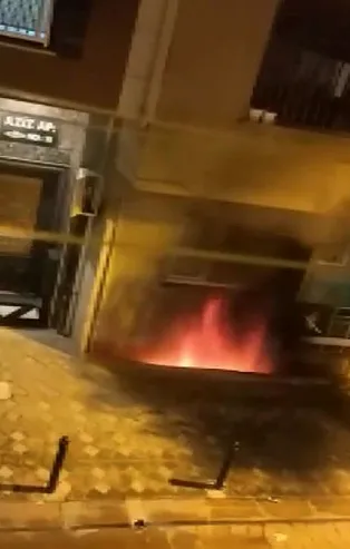 İstanbul Zeytinburnu'nda yangın paniği! 10 kişi son anda kurtarıldı