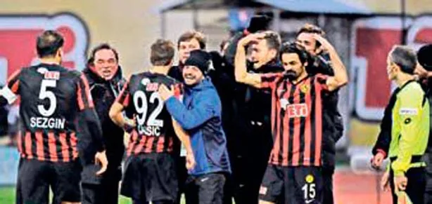 Es-Es gülmeyi hatırladı!