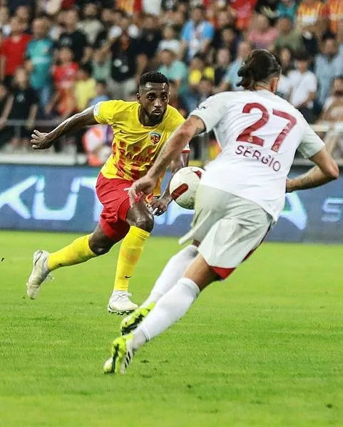 son-sampiyon-galatasaray-kayserispor-deplasmaninda-1-puana-razi-oldu-1691876342619.jpeg Son şampiyon Galatasaray, Kayserispor deplasmanında 1 puana razı oldu-7