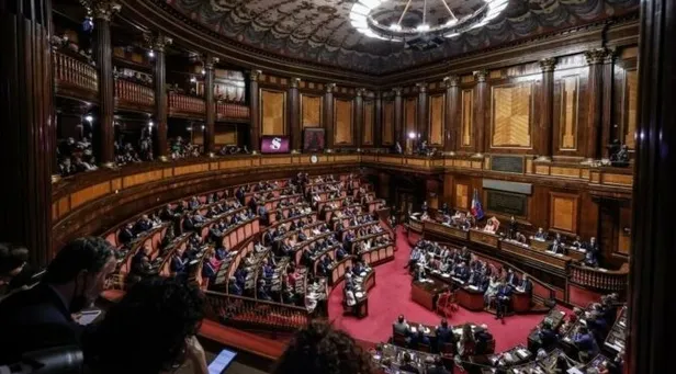 son-dakika-italya-cumhurbaskani-sergio-mattarella-parlamentoyu-feshetti-1658420333415.jpg Son dakika: İtalya'da siyasi kriz! Draghi'nin ikinci kez istifa sonrası Mattarella parlamentoyu feshetti: Ülke erken seçime gidiyor-3
