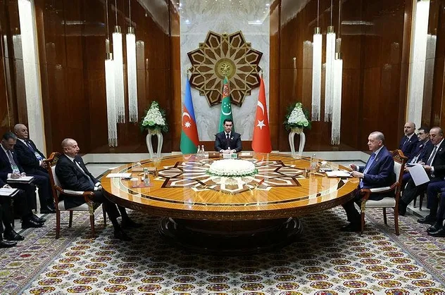 Başkan Erdoğan Türkmenistan'daki Üçlü Zirve sonrası gazetecilerin sorularını yanıtladı! ABD'ye terör tepkisi: "Sabrımız taştı"