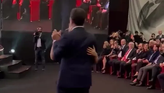 Ekrem İmamoğlu, Atatürk'ü dans ederek andı!