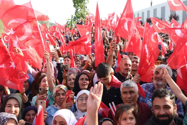 Küresel çetenin medya tetikçileri 'beyaz bayrak' çekti! Başkan Recep Tayyip Erdoğan'ın dış politikasını yere göğe sığdıramadılar-9