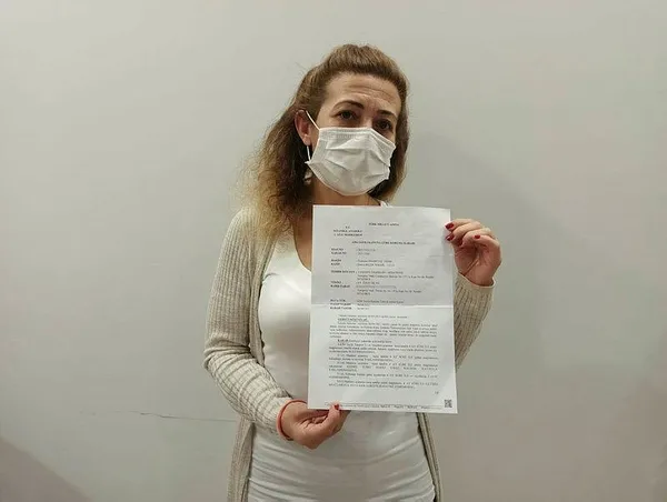 korkudan-aracta-yasiyor-1619214232035.jpeg Korkudan araçta yaşıyor! Genç kadının hayatı alt üst oldu...-1