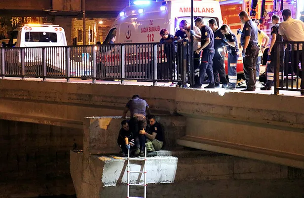 İzmir'de korkutan kaza! Otomobil dereye uçtu-1