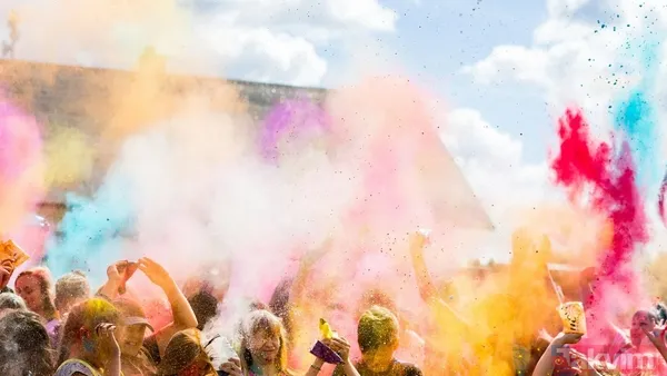 Sarı Ve Turuncu Renkler Mutluluğu Artırıyor Mu? Uzmanlar, Sarı Ve Turuncu Gibi Canlı Renklerin Ruh Halinizi İyileştirebileceğini Söylüyor. Dahiliye Uzmanı Dr...