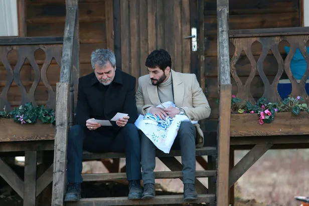gunu-degistirildi-simdi-de-iki-olay-isim-geliyor-ustune-bomba-ayrilik-ne-olacak-diye-merak-edilirken-meger-1609956237929.jpg Günü değiştirildi şimdi de iki olay isim geliyor üstüne bomba ayrılık! Ne olacak diye merak edilirken meğer...-11