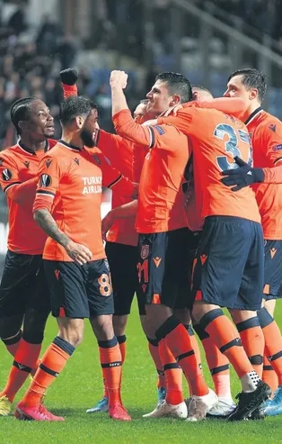 Türkiye sizinle gurur duyuyor! Başakşehir Avrupa Ligi’nde son 16’ya yükseldi