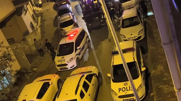 kiskanclik-krizine-giren-koca-dehset-sacti-2-olu-3-yarali-1657608190494.jpg Kıskançlık krizine giren koca dehşet saçtı: 2 ölü, 3 yaralı-2