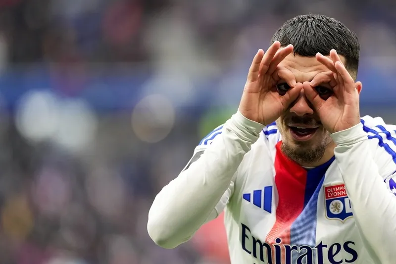 Galatasaray'ın gözdesi Fenerbahçe yolunda! İşte bonservisi - 19