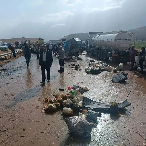 tag-otoyolunda-can-pazari-2-kisi-oldu-20-kisi-yaralandi-1685377446270.jpeg TAG Otoyolunda can pazarı: 2 kişi öldü 20 kişi yaralandı!-3