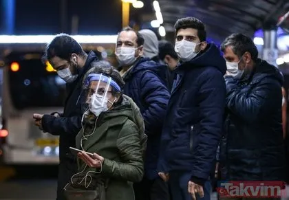 Koronavirüse davetiye çıkaran görüntüler: İstanbul’da sosyal mesafe yine hiçe sayıldı