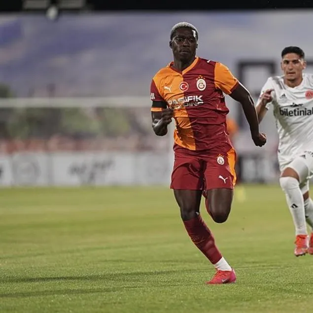 Galatasaray’da kafa karıştıran performans!