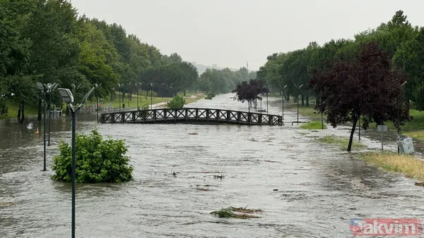 Bursa'da sağanak hayatı felç etti! Ev, iş yeri, AVM otoparkı ve metroları su bastı... Taşan Nilüfer Çayı'ndan ceset çıktı - 19