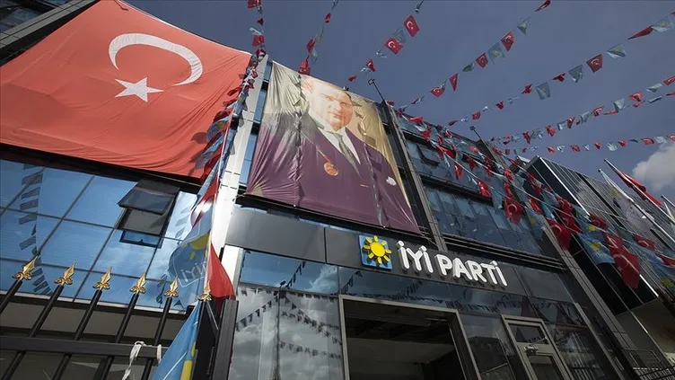 İYİ Parti'de istifalar sürüyor!