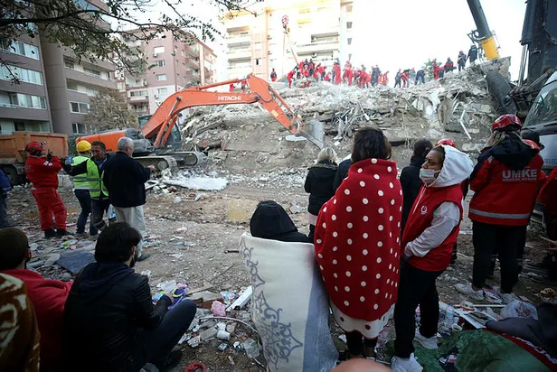 İzmir depreminde yerle bir olan evlere çürük raporu verildiği ortaya çıktı!-3