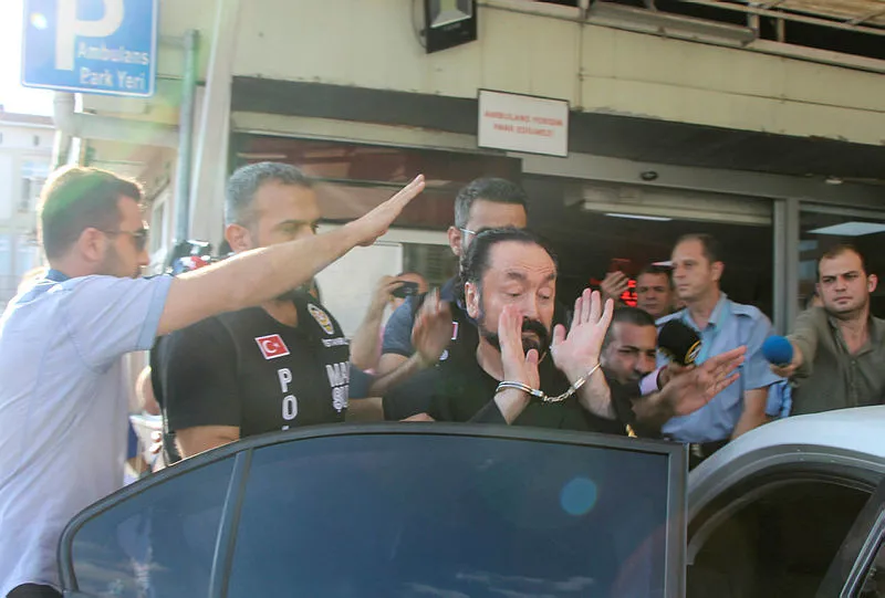 Adnan Oktar yüzlerce kızla imam nikahı kıymış - 1