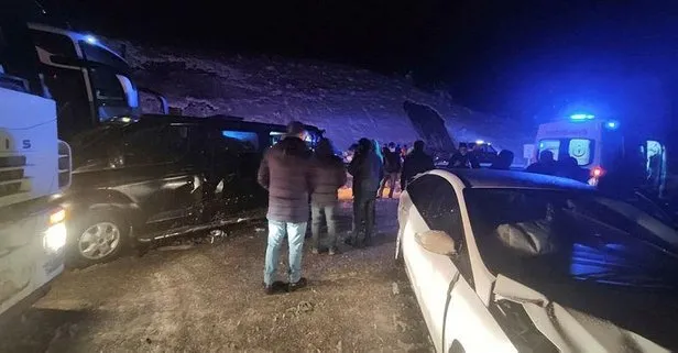Buzlu yolda zincirleme kaza! Yaralılar var