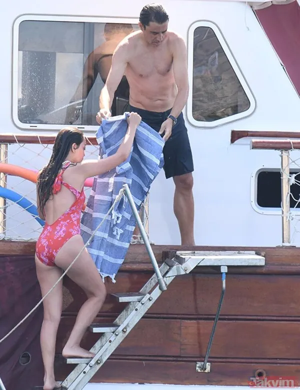 Zeynep Tuğçe Bayat ve eşi Cansel Elçin aşka geldi uluorta öpücüklere boğdu! Kuruluş Osman'ın yıldızından aldırışsız romantizm - 7