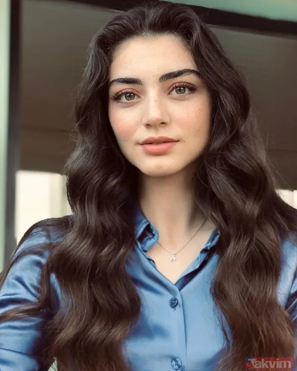 Ünlü Oyuncunun Paylaşımı Büyük İlgi Görerek Kısa Sürede Gündem Oldu. Törer'in Paylaşımına Eklediği "Hastayız Ama Güçlüyüz" Notu İse Takipçilerini...