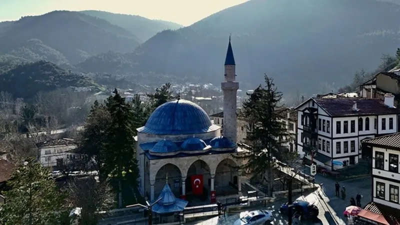kubbesi-kursunla-kapli-508-yildir-ayakta-duran-camii-yillara-meydan-okuyor-1777733167504.jpg Kubbesi kurşunla kaplı: 508 yıldır ayakta duran camii yıllara meydan okuyor-4