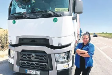 TIR şoförü Gülşen Demirci, 3 yıldır Avrupa yollarında direksiyon sallıyor