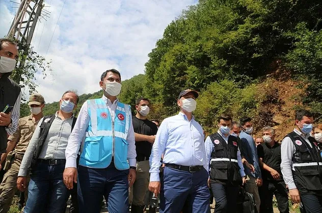 Devlet milletinin yanında! Bakanlar Soylu, Kurum ve Karaismailoğlu Dereli ilçesinde vatandaşların taleplerini dinledi