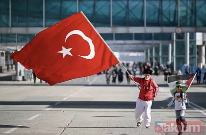 BÜYÜK FİLİSTİN MİTİNGİ! 7’den 70’e milyonlarca vatandaş Atatürk Havalimanı’na akın etti!