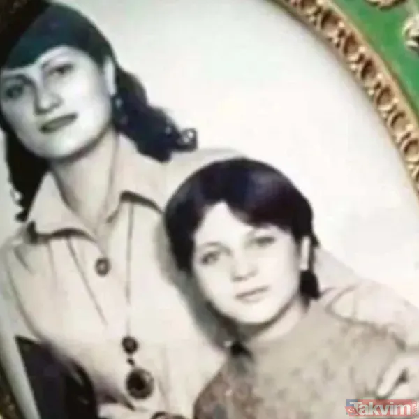 11 yıl evli kalmışlardı! Melisa Ural annesi Sibel Can’ı doğum gününde paylaşmaya doyamadı! İlk yorum Hakan Ural’dan geldi! - 21