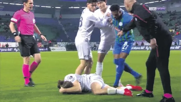 fenerbahce-rizeyi-6-golle-gecti-ust-uste-6-galibiyetini-alip-seriyi-devam-ettirdi-1650662067056.jpeg Fenerbahçe Rize'yi 6 golle geçti üst üste 6. galibiyetini alıp seriyi devam ettirdi-10