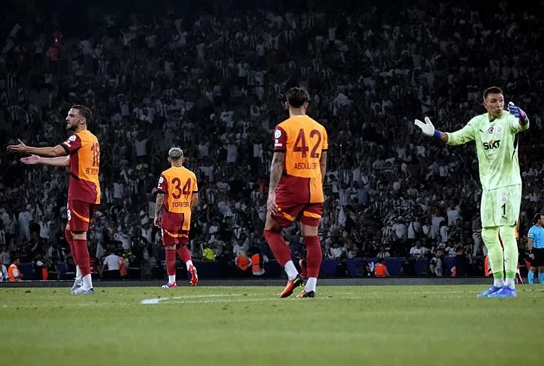 Galatasaray’da tam 7 ayrılık birden!