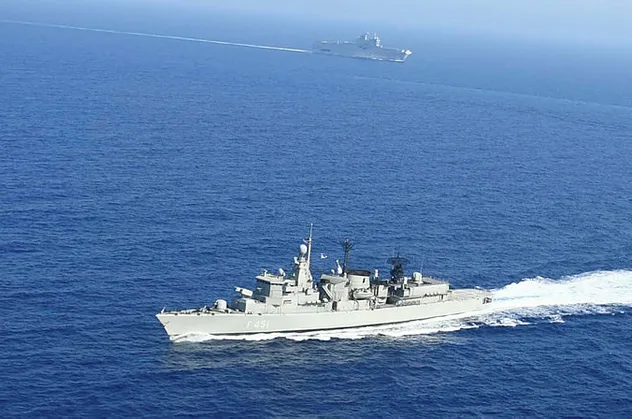 Türk ve İspanyol savaş gemileri Sarayburnu'na demirledi