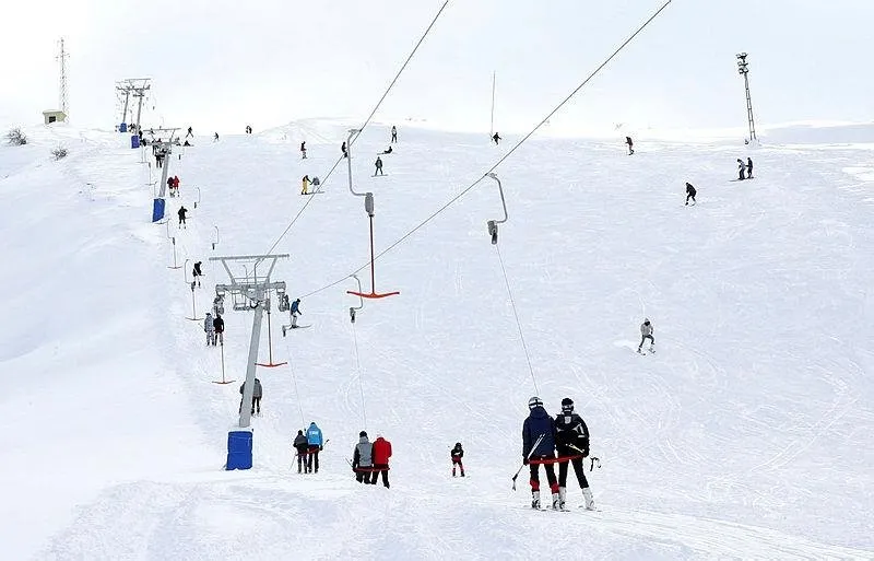 Bitlis'teki kayak merkezinde yoğunluk yaşandı.
