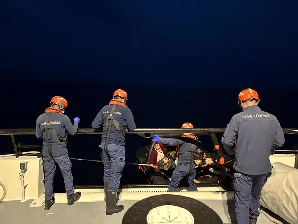 İzmir açıklarında 90 göçmen yakalandı, 20 düzensiz göçmen kurtarıldı-2