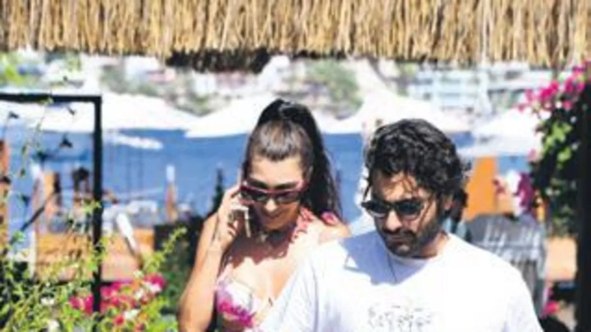 Bodrum renklendi! Hande Yener, rapçi sevgilisi Misha ile tatilin tadını çıkardı