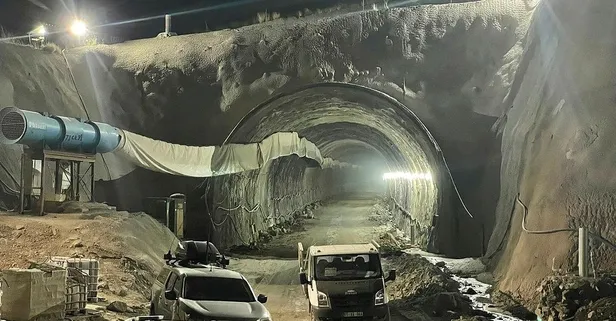 Van-Hakkari kara yolunda inşaat çalışmaları süren tünelde göçük meydana geldi!