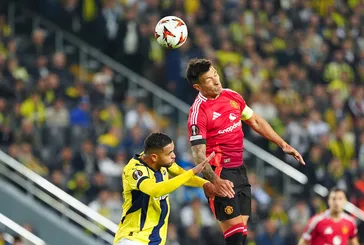 Spor yazarları Fenerbahçe - Manchester United maçını değerlendirdi! O futbolcuya övgü dolu sözler: Kariyer maçı oynadı adeta