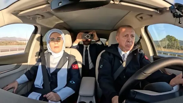 son-dakika-baskan-recep-tayyip-erdoganin-togg-siparisi-teslim-ediliyor-1680251935816.jpeg Son dakika: Başkan Recep Tayyip Erdoğan'ın Togg siparişi teslim ediliyor-3
