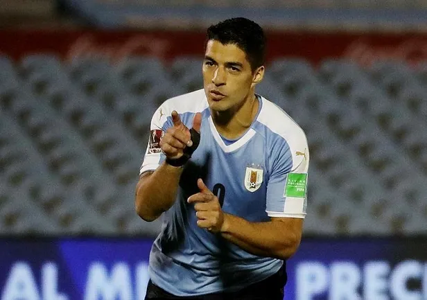 dunyaca-unlu-futbolcu-luis-suarezin-italyadaki-dil-sinavi-ortaligi-karistirdi-4-kisi-icin-yargilanma-talebi-1624296170533.jpeg Dünyaca ünlü futbolcu Luis Suarez'in İtalya'daki dil sınavı ortalığı karıştırdı! 4 kişi için yargılanma talebi-3