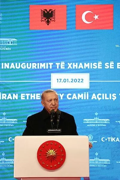baskan-erdogan-arnavutlukta-toki-tarafindan-depremzedeler-icin-yapilan-konutlarin-teslim-toreninde-konustu-1642457161159.jpeg