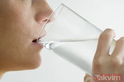 Çok su içmek sağlığı bozuyor! İşte çok su içtiğinizin göstergesi...