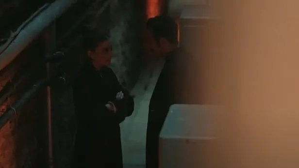 yali-capkini-21-bolum-2-fragmani-geldi-izleyenler-ask-komasina-girdi-seyfer-sahneleri-cilgina-cevirdi-seyran-b-1677179781958.jpg Yalı Çapkını 21. bölüm 2. fragmanı: "Seyran bu yalıya hanım olacak..." İzleyenler aşk komasına girecek!-3