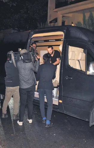 Popçu Berkay'a 'T Plaka uyanıklığı' sorulunca depara kalktı