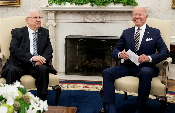 abd-baskani-joe-biden-israil-cumhurbaskani-rivlin-ile-beyaz-sarayda-bulustu-1624915504641.jpg
