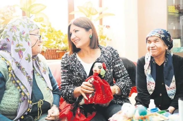 Sibel Can birçok ünlünün unuttuğu Darülaceze'yi ziyaret etti | Saklambaç haberleri