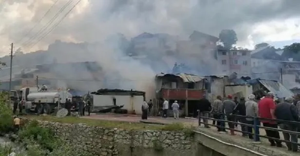 Son dakika: Erzurum’da korkutan yangın: 12 ev kullanılamaz hale geldi!