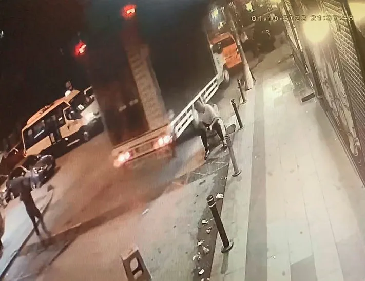 El freni çekilmeyen kamyonet dehşet saçtı